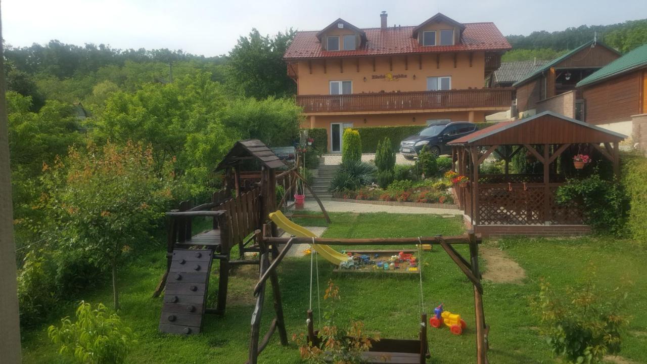 Apartman Zlata Rybka Podhájska Extérieur photo